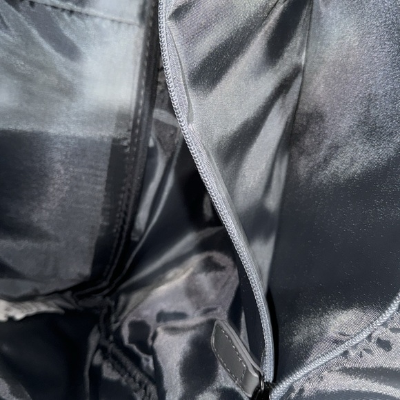 NEW🎅🏾. JOAN&DAVID The KENNEDY / The Kennedy is 20” Duffle Bag/light weight. - Picture 5 of 14